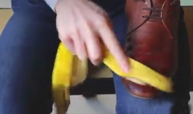 Byle Parlatabilirisiniz<br>    Deri ayakkablarnza srerek bakm yapabilir ve parlatabilirisiniz.