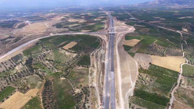 Gemlik-Bursa Otoyolu'nda bulunan 2 bin 250 metre Selukgazi Tneli'nin 12 Mart 2017, Kemalpaa ayrm-zmir arasndaki 3 bin 210 metre uzunluundaki Belkahve Tneli'nin 8 Mart 2017'de hizmete alnd projede 253 metre uzunluundaki Kuzey Yaklam Viyad ile bin 380 metre uzunluundaki Gney Yaklam Viyad de 1 Temmuz 2016 tarihinde tamamland.