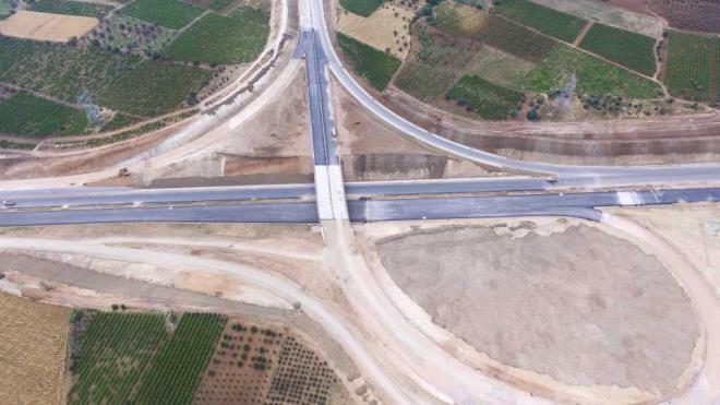 Projede Gebze-Bursa arasnda 12, Susurluk-Balkesir-Krkaa arasnda 6, Kemalpaa ayrm-zmir arasnda ise 2 olmak zere toplam 20 viyadk tamamland. Bursa-Manisa arasndaki 16 viyadkte ise almalar devam ediyor.