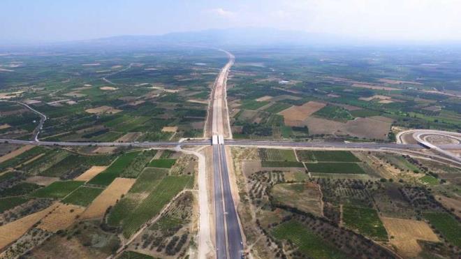 Gebze-Bursa ve Kemalpaa ayrm-zmir arasndaki toplam 98 kilometrelik otoyol ile 16 kilometrelik balant yolunun hizmete ald projenin inaatnda ise yzde 90 orannda fiziksel gerekleme saland.