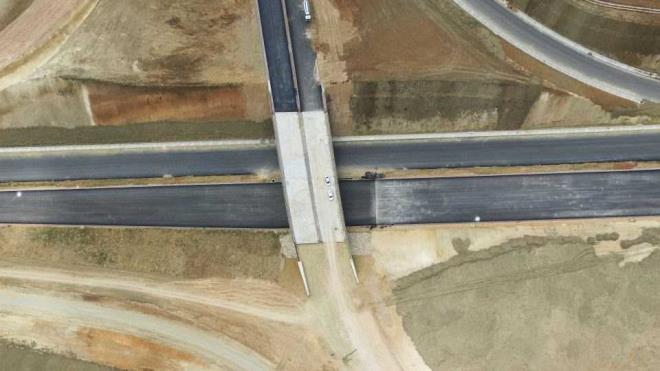 Gemlik-Bursa Otoyolu'nda bulunan 2 bin 250 metre Selukgazi Tneli'nin 12 Mart 2017, Kemalpaa ayrm-zmir arasndaki 3 bin 210 metre uzunluundaki Belkahve Tneli'nin 8 Mart 2017'de hizmete alnd projede 253 metre uzunluundaki Kuzey Yaklam Viyad ile bin 380 metre uzunluundaki Gney Yaklam Viyad de 1 Temmuz 2016 tarihinde tamamland.