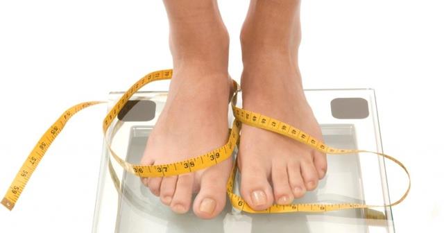 Kilo vermek iin yemeklerinize dikkat ediyor fakat tartda bir oynama olmuyorsa dikkat etmeniz gereken birka konu daha var. Vcudumuzda bulunan ya yakc hormon (leptin)'in harekete getii saat aral gece vaktidir. Siz uyurken bu hormonun aktif olmas demek ya yakmnzn son srat devam etmesi anlamna gelmektedir.