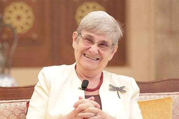 te bu hormonun dzgn ve aktif bir ekilde salglanabilmesi iin yemek yeme srelerine ve saatlerine dikkat etmek gerekiyor. Gece 2/6 aras leptinin salglanabilmesi iin akam 8'den sonra yemek iini bitirmi olmanz gerekiyor.