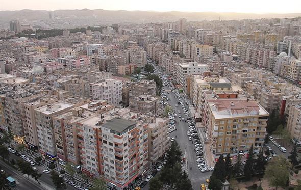 Buna gre, tarmsal amal basit binalar iin metrekareye 200 lira, 1-2 katl binalar ve basit sanayi yaplar iin metrekareye 600 lira, 3-7 katl binalar ve entegre sanayi yaplar iin metrekareye bin lira, 8 ve daha yksek katl binalar iin metrekareye bin 600 lira, lks binalar, villa, alveri kompleksi, hastane gibi yaplar iin de metrekare bana 2 bin lira, gne enerjisi santrallerinde (GES) ise megavat bana 100 bin lira esas alnarak hesap edilecek.