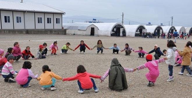 Son  yl iindeki Suriyeli snmac saysna bakldnda dzenli bir art grlyor. 2016 ylnda 2 milyon 834 bin 441 olan say,  2017 ylnda 3 milyon 426 bin 786.