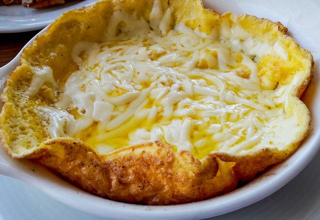 Sz konusu besinlere rnekler veren Beslenme ve Diyetetik Uzman Eda All Akn, bunlar arasnda yumurtann nemine dikkat ekti. All Akn, yumurtann 36 saat sreyle tokluu salayabilecek tek besin olduundan sahurda mutlaka tketilmesi gerektiini bildirdi.Yumurtann peynirle desteklenmesini gerektiini vurgulad.