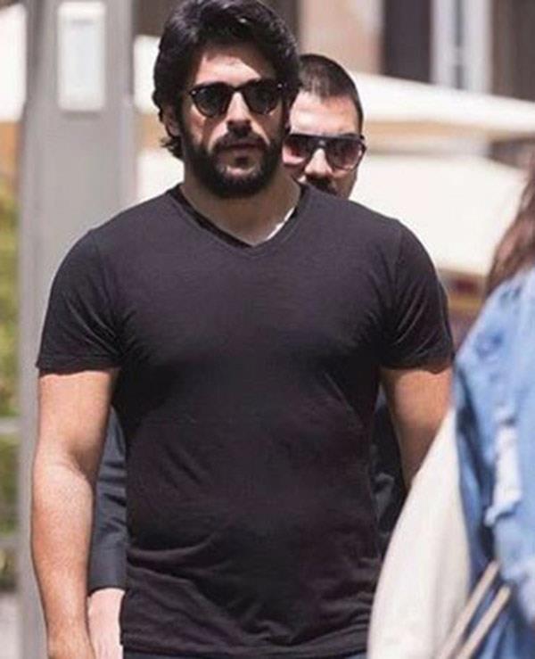 Medyatava'nn haberine gre; yllardr bir ampuan markasnn yz olan, rol ald dizi ve filmlerden byk gelir elde eden Burak zivit&#8217;in, son iki filmden toplam zarar 7,5 milyon TL oldu.