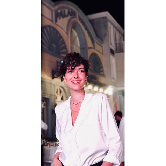 Dizinin final blmnn yaynland esnada paylam yapan Bergzar Korel, yeni imajyla artt.