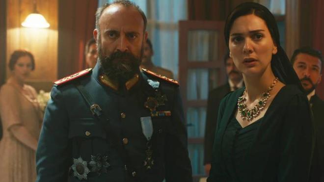 Bergzar Korel ve ei Halit Ergen&#8217;in rol ald Kanal D dizisi &#8216;Vatanm Sensin&#8217; 7 Haziran Perembe akam ekran macerasn noktalad.