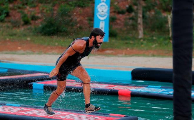 TURAB'NN SALIK DURUMU    Acun Ilcal Turabi'ye salk durumunu aklarken, "ekilen emar sonucu ciddi hasara uramsn. Bizim rendiimiz kadaryla bundan sonra Survivor'da oyun oynama ansn gzkmyor. Eer oynarsan sakatln kalc hasar brakma ihtimali var" dedi.    Turabi ise "Ben buradan sonra brakmam. Beni buradan alrsan ben daha kt olurum. Ben iyiyim, yarrm. Acun abi ben her eyimi vermiim beni alma buradan" ifadeleriyle karlk verdi.    Ilcal daha sonra ise "Eleme konumas yapmyorum ama oynaman zor grnyor. Doktorumuz iki gn sonra gelecek bu durumu o zaman deerlendirelim" diye konutu.    te 94. gemi blmde yaananlar...