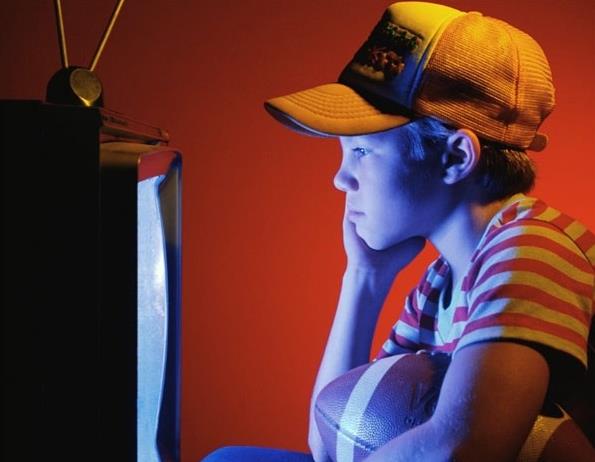 Srekli bir ey almaya heveslendiren reklamlar, her grdklerini alma davrann pekitirir.