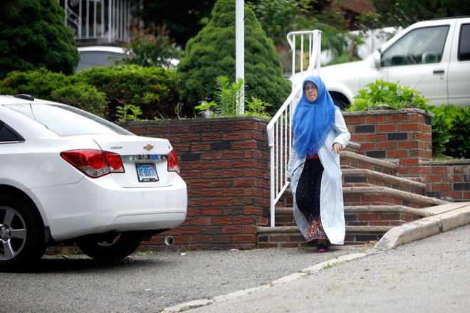 Ei tarafndan tedbir amal olarak darbe giriiminden 1 ay nce ABD&#8217;ye getirilen Aynur ksz, kardei Abdulhadi Yldrm'n da oturduu 550 bin dolar deerindeki evde ikamet ederken, kendisine tahsis edilen Chevrolet marka arabay kullanyor.