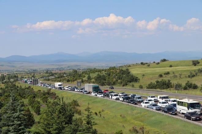 Bolu Emniyet Mdrl ekipleri tarafndan Anadolu Otoyolu'nda bayram sresince tedbirler arttrld. Otoyol boyunca sabit ve gezici radarl hz kontrolleri yaplyor.