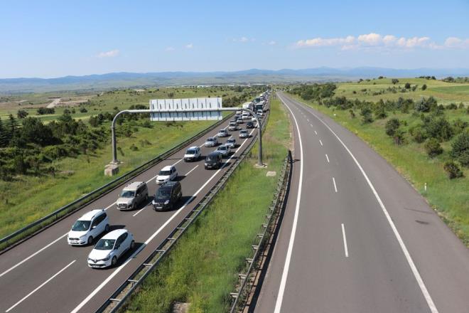 Bayram tatili yolculuu nedeniyle Anadolu Otoyolu'nun Gerede mevkisinde trafik younluu yaanyor.