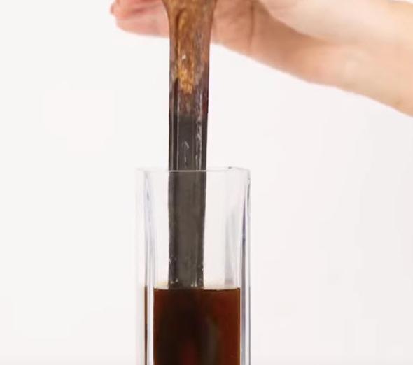 Bir eyin pasn silmek istiyorsanz da kolal suya batrmanz yeterli! Pas mas kalmyor...