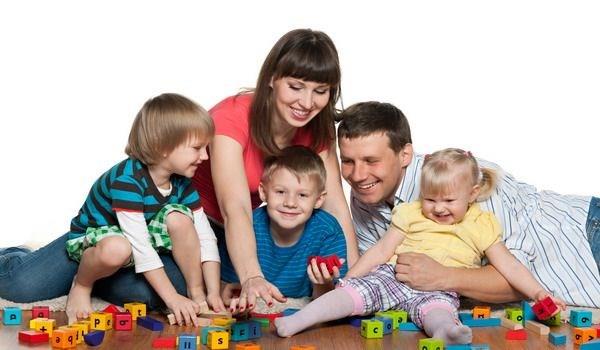 Okullar kapand, ocuklarn iple ektii tatil sreci ile birlikte tatilin nasl deerlendirilecei de konuulmaya baland. Uzmanlar ise ocuun yana ve zelliklerine gre planlanm verimli bir tatilin, ocuun zihinsel, duygusal, akademik ve sosyal geliimine katk saladna dikkat ekiyor.