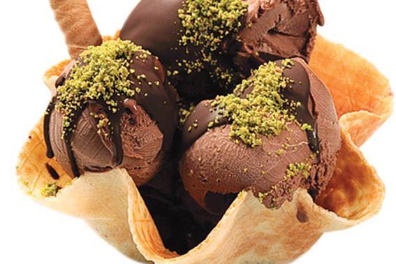 KANSER RSKN AZALTIR  Dondurmadaki kalsiyum ierii de kolon kanserinin ansn azaltmaya yardmc olur. Kalsiyum yksek riskli bireyleri kolorektal veya kolon kanserine yol aabilen polipleri gelitirmekten koruyor ve kalsiyum desteinin sona ermesinden sonra uzun sren yararlar gryor.