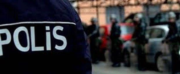 Emniyet ve asayii korumakla grevli olanlardan baka hi kimse, 5237 sayl kanunun ilgili maddesi uyarnca ky, kasaba ve ehirlerde silah tayamayacak.