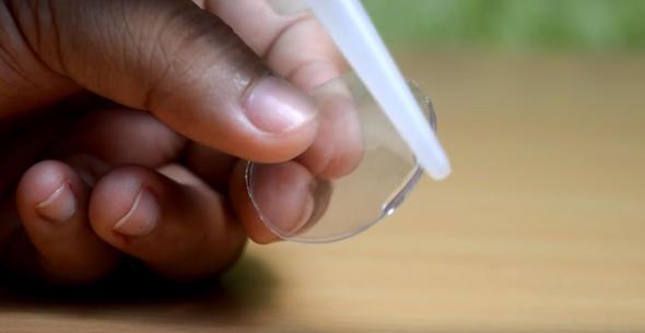 Tutkal kullanarak her iki paray birbirine yaptryoruz.