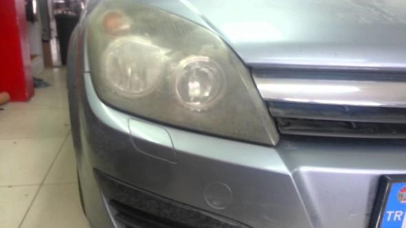 Otomobil farnz zaman iinde solduysa dikkat! Byle yola kmayn... te solma meydana gelen farlar eski haline getiren pratik yol. Bilmeyen kalmasn!
