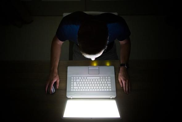 stediiniz hrszl yapp o ann videosunu size gndereceini iddia edenler bile var. Sahte pasaport ve vizeler havada uuuyor ve daha saymann mmkn olmad yasa d her ilana, hatta hayal dahi edemeyeceklerinize burada rastlamanz mmkn.