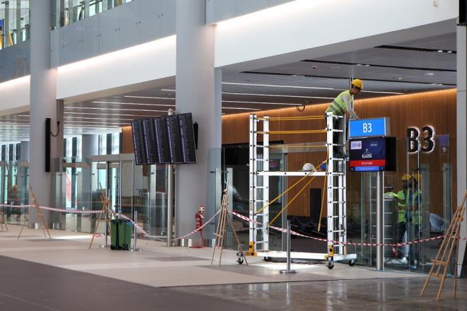 25 Ekim ncesinde yeni havalimanna, deneme uular hari, herhangi bir uu gerekletirilmeyecek.