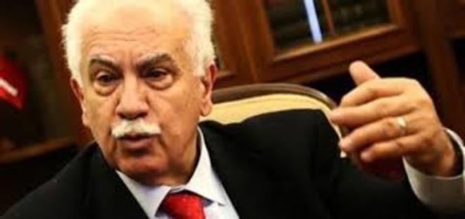 Haziran 1964&#8217;te lisans renimini tamamlayan Perinek, ayn fakltenin Kamu Hukuku (Devlet Teorisi ve Kamu Hrriyetleri) krssne asistan olarak girdi. Ayn yl siyasi gr olarak Bilimsel Sosyalizmi benimsedi. Drt yl Siyasi limler Dernei Trkiye Blm yneticilii, drt yl Trk Hukuk Kurumu yneticilii yapt. Gazeteci ule Perinek ile 1974 ylnda evlenen Dou Perinek'in Zeynep Perinek, Kiraz Perinek, Mehmet Perinek ve Sadk Can Perinek isimlerinde drt ocuu bulunmaktadr.