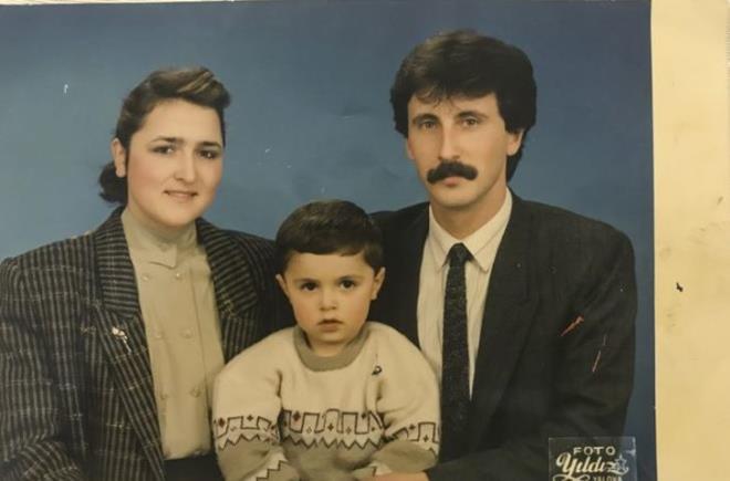 Zaman zaman yazd kitaplarla da gndeme gelen Muharrem nce, 2005 ylnda Tatanka ve Bu Kanc Kirleniin Beyaz, 2006 ylnda 1 leri 5 Geri ve 2012 ylnda Buyurun Sayn nce/Siz Yokken Meclis Sonuna Kadar alyordu isimli 4 kitaba imzasn att.