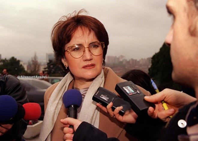 1979 ve 1982 yllar arasnda retmen olarak alan Akener, 1982 ylnda Yldz Teknik niversitesi Kocaeli Mhendislik Fakltesi'nde aratrma grevlisi oldu. Marmara niversitesi Sosyal Bilimler Enstits'nde doktora ve yksek lisans yapt. Kocaeli niversitesi'nde nklap Tarihi Blm Bakanl grevinde bulundu. Zbeyde Hanm ehit Aileleri Vakf'nn kuruluunu gerekletirdi ve bakanln yapt.