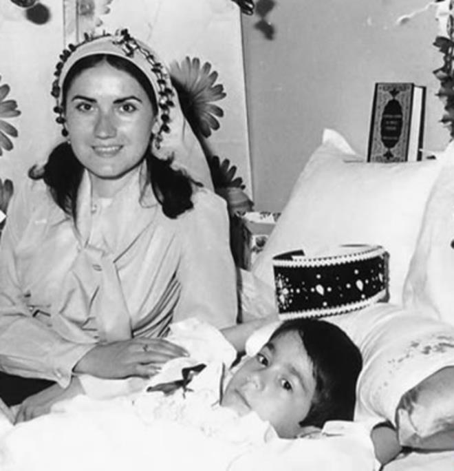 'Biz okurken nianlanmay istedik, iki aile de kar kt. Karlkl grevler yaptk. Tuncer evden kat. zini kaybettirdi. Gittii yeri kimseye sylemedi. Oras hl mehuldr. Ben de sofraya ksmtm. 15 gn yemek yemedim. Sonuta benim okul bitmeden nianlanmama izin vermediler.'