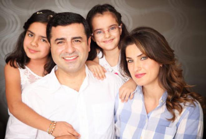 Hukuk okumaktaki motivasyonunun Diyarbakr'da kaybolan HEP l Bakan Vedat Aydn'n 3 gn sonra cesedinin bulunmas ertesinde kan olaylar ve bu sre sonrasnda Mula'da niversitede okuyan abisinin PKK'nn genlik rgt sorumlusu olarak gzaltna alnp 22 yl hapse mahkum edilmesi ve ailesinin iinde bulunduu yoksulluk sebebi ile avukat dahi tutamamaktan oluan sahipsizlik duygusu olduunu belirtmitir.