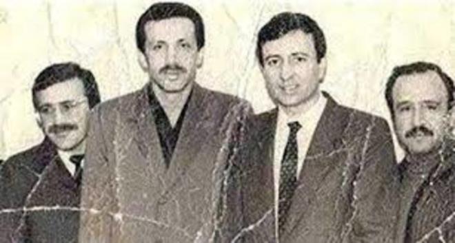 Recep Tayyip Erdoan'n siyasi hayat da 22 yanda MSP Beyolu Genlik Kolu Bakanl'na seilerek balad. stanbul Bykehir Belediye Bakanl'na 1994 ylnda seilen Erdoan, Siirt'te yapt konuma nedeniyle siyasi yasakl hale geldi ve 4 ay hapis yatt. 2001 ylnda AK Parti'yi kuran Erdoan, partisini girdii 3 genel, 3 yerel seimden de birinci parti olarak karmay baard.