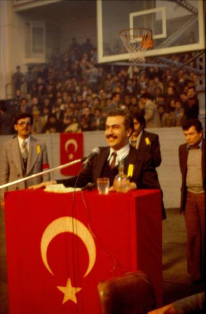 Ergenekon Operasyonu&#8217;nun balamas ile birlikte sk sk basn toplants dzenleyerek byle bir yaplanmann olmadn syleme gerei duydu. Tutuklanan emekli Tugeneral Veli Kk ile birlikte Cumhuriyet gazetesinin satn alnmas giriimlerinde bulunduu iddia edildi.