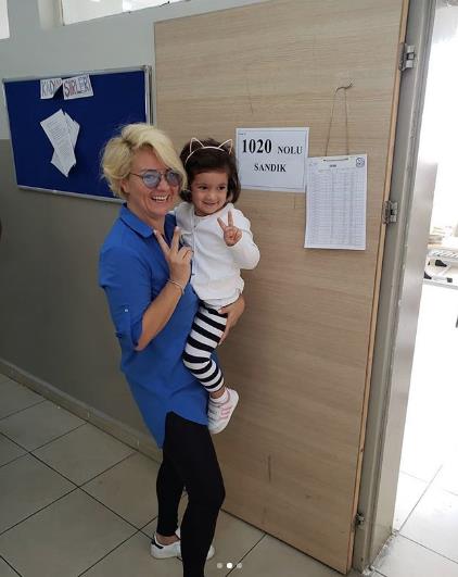 ELF GVENDK<p>    ''Kzm doduundan beri benimle oy kullanmaya gelir nemini anlatrm anlayabilecei ekilde ve keyifle oyumuzu kullanrz.''