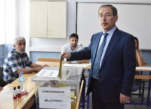 Abdullatif ener CHP'den Konya milletvekili oldu.