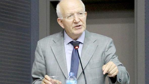 KHK ile niversiteden ihra edilen Anayasa Profesr brahim Kabolu da CHP stanbul milletvekili oldu.