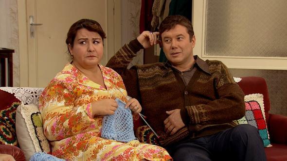 Seksenler dizisinde, evin annesi Rukiye'yi canlandran zlem Trkad'n son hali grenleri art. Mide kltme ameliyat olup 35 kilo veren zlem Trkad adeta yeni bir insan oldu.