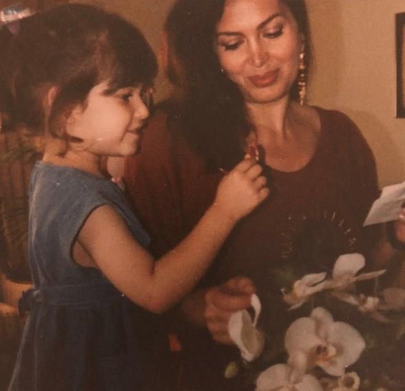 Trkan oray'n kz Yamur nal annesinin doum gn dolaysyla sosyal medyadan bir mesaj yaynlayarak nostaljik fotoraflar paylat.