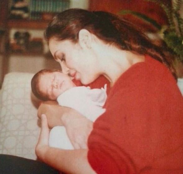 nal, 73. yan kutlayan annesi oray iin u ifadeleri kulland: "Oyuncu ve yapmc Annem.. Birlikte nice mutlu gzel yllara. Yeni yanda hep glelim. Seni hereyden ok seviyorum" ifadelerini kulland.