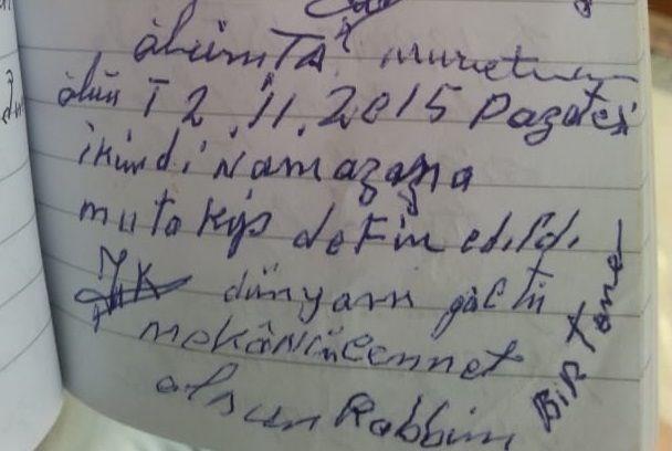 "Dile kolay; 2 Dnya Sava grdler. Onlarn dnemlerinde kylerde elektrik yoktu. Sabah ezan ile uyanyorlar, gndz tarlada, gece olunca da gaz lambas nda, ip bana cret alarak ttn diziyorlard. Zor gnler geirmiler. ehir merkezine ulamak iin at arabas ile saatlerce yol katetmeleri gerekiyordu. Daha sonra biri annem clal Yayla olmak zere dedemin 3 ocuu oldu. Onlar da bu yoksulluktan paylarn alm, genlik yllarna kadar annelerinin onard yamal elbiselerini giyerlermi. Aradan geen yllar birok eyi deitirse de, deimeyen en gzel ey dris dedemin Mrvet anneanneme olan akyd. Hl ilk gnk kadar taze ve glyd."