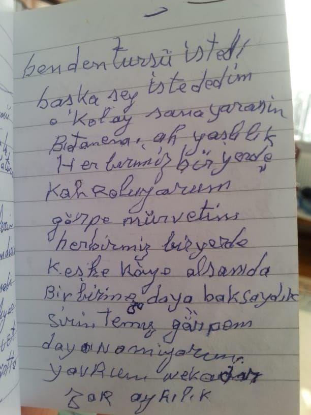 "Her ikisinin yokluunda geen ilk Ramazan Bayram sabahnda, dedemin odasndaki sandn zerinde bir defter buldum. Hastalklarn penesinde geen o gnleri, birbirlerine olan aklarn ve hatta ok sevdii Cumhurbakan Recep Tayyip Erdoan'a dair not bile vard iinde."
