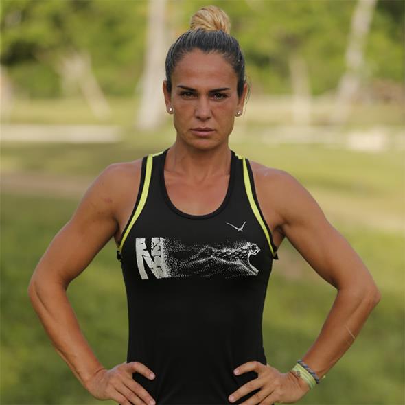 Survivor 2018 Kbrs finalisti Nagihan Karadere kimdir? 1984 doumlu olan Nagihan Karadere, Fenerbahe'de yetiti ve srat koular brannda birok msabakaya katld. 13-14 Eyll 2003 tarihlerinde Kstence'de dzenlenen Balkan Genler Atletizm ampiyonasnda 400 metre brannda altn madalya kazand. Ayn ampiyonada 4x400m bayrak yarnda gm madalya 4x100m bayrak yarnda bronz madalya kazand. in'in Shenzhen ehrinde dzenlenen 2011 Dnya niversite Yaz Oyunlarnda 4x400 metre bayrak yarnda gm madalya kazanan Trk milli takmnda yer ald, ayrca 400 metre engelli yarnda bronz madalya kazand.