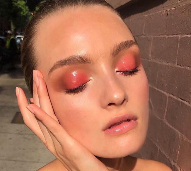 Bella Hadid, Gigi Hadid ve Kendall Jenner gibi son dnemlerin en popler modellerinin, Instagram&#8217;da bu pozlar paylatklarn grebilirsiniz. Ba ars ekerken poz vermek aklnza gelmeyebilir ama bu trend pozu denemek isterseniz fotogaleride ilham alabileceiniz nlleri inceleyebilirsiniz&#8230;