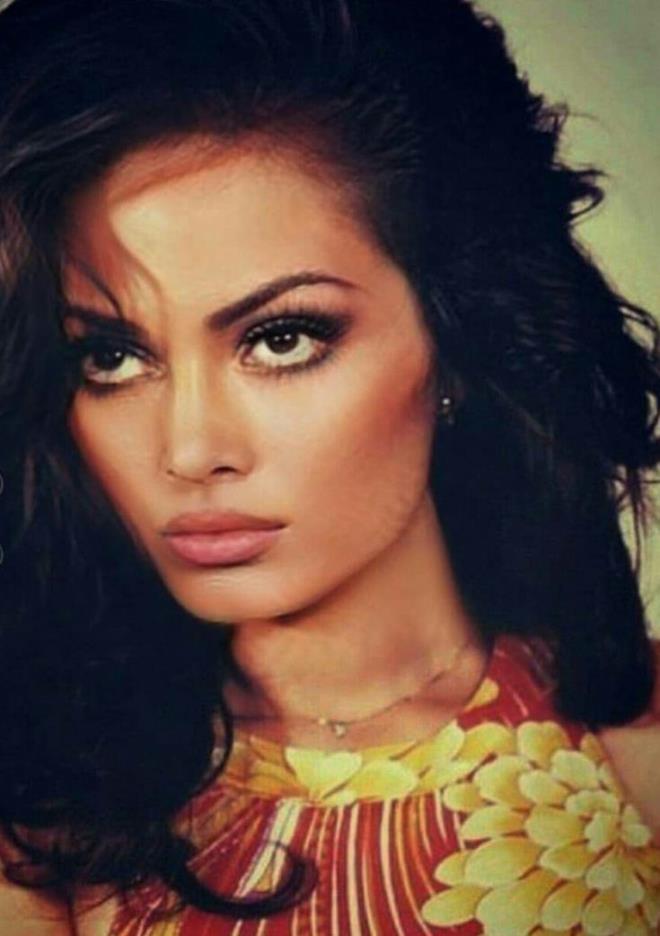 Son olarak &#8216;Uzaklarda Arama&#8217; isimli film ile Bir Zamanlar Osmanl Kyam adl dizide rol alan usta oyuncu, Trkiye&#8217;deki film festivallerinden&#8216;En yi Kadn Oyuncu dalnda 6 dl kazanmt. Sultan, Roma Film Festivali, Moskova Film Festivali, Takent Film Festivali ve Akdeniz lkeleri Film Festivali&#8217;nde de ayn dle layk grlmt.