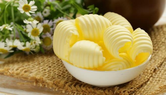 Doal ve organik bir tereya tavada kzdrlnca kprr. Kprmesinin nedeni tereyann ierisinde bulunan suyun younluk farkndan dolay yukar kmasdr.