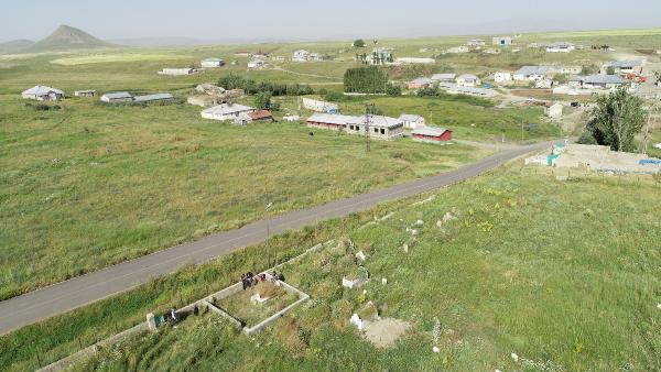 Vali szlerini, "Bu sabaha kar yavrumuzun otopsisi tamamland ve aile gelenekler gerei bekletilmeden defnedilme talebinde bulundu. Sabah saat 05.00 itibaryla teslim edildi ve aile ile kyller yavrumuzun cenazesini defnettiler. nallah son kaybolan yavrumuz olur diye temenni ediyorum." diye srdrd.