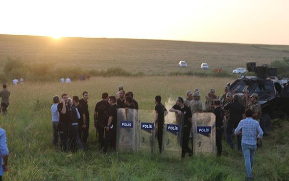 18 gndr Bezirhane ky evresinde aranmadk yer brakmayan ekipler bugn de almalarn srdrrken, blgede tarlada alan bir vatanda traktryle gittii dere kenarnda Leyla&#8217;nn cesedini grd.