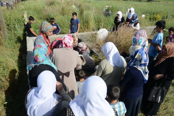 Baba Nihat Aydemir&#8217;in bugn le yaplmas planlanan cenaze iin tren istemediini belirtmesi zerine Leyla Aydemir&#8217;in sabah defnedildii belirtildi.