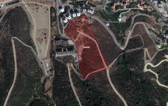 En pahal arsalar iinde dikkat eken bir alan da zmir Narldere'deki arsa. Konut alan, konut ticaret alan, zel eitim alan, cami alan, park alan ve yol alanndan oluan arsann toplam alan 55.766,00 meterkare ve fiyat ise 89.225.600 TL.