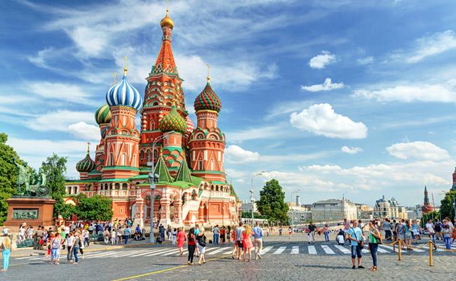 7- RUSYA: Genel olarak Rusya ile byk ticaret hacmi olan lkelerden birisi de Trkiye. Bundan dolay Rusya&#8217;nn istihdam konusunda Trklere kar scak baktklar dnlmekte. Kalifiye elemann Rusya ierisinde olduka az olmasndan dolay, eleman ihtiyac her daim mevcut. Yaam koullarna ve souk iklim artlarna uyum salayabilecek olan kiilerin, bu lkeyi tercih etmesi neriler ierisinde yer alyor.